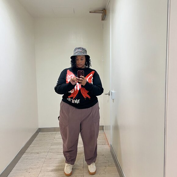 Meet your Posher, Babs - Picture 2 of 2